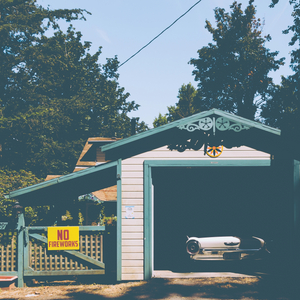 old-vintage-car-parked-small-garage-sign-fence_2764_2764.jpg