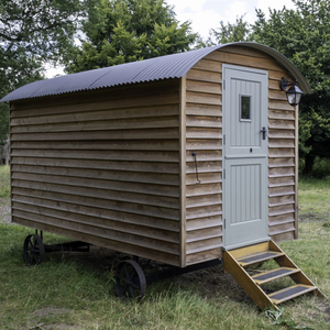 closeup-shot-small-wooden-house-wheels_3339_3339.jpg