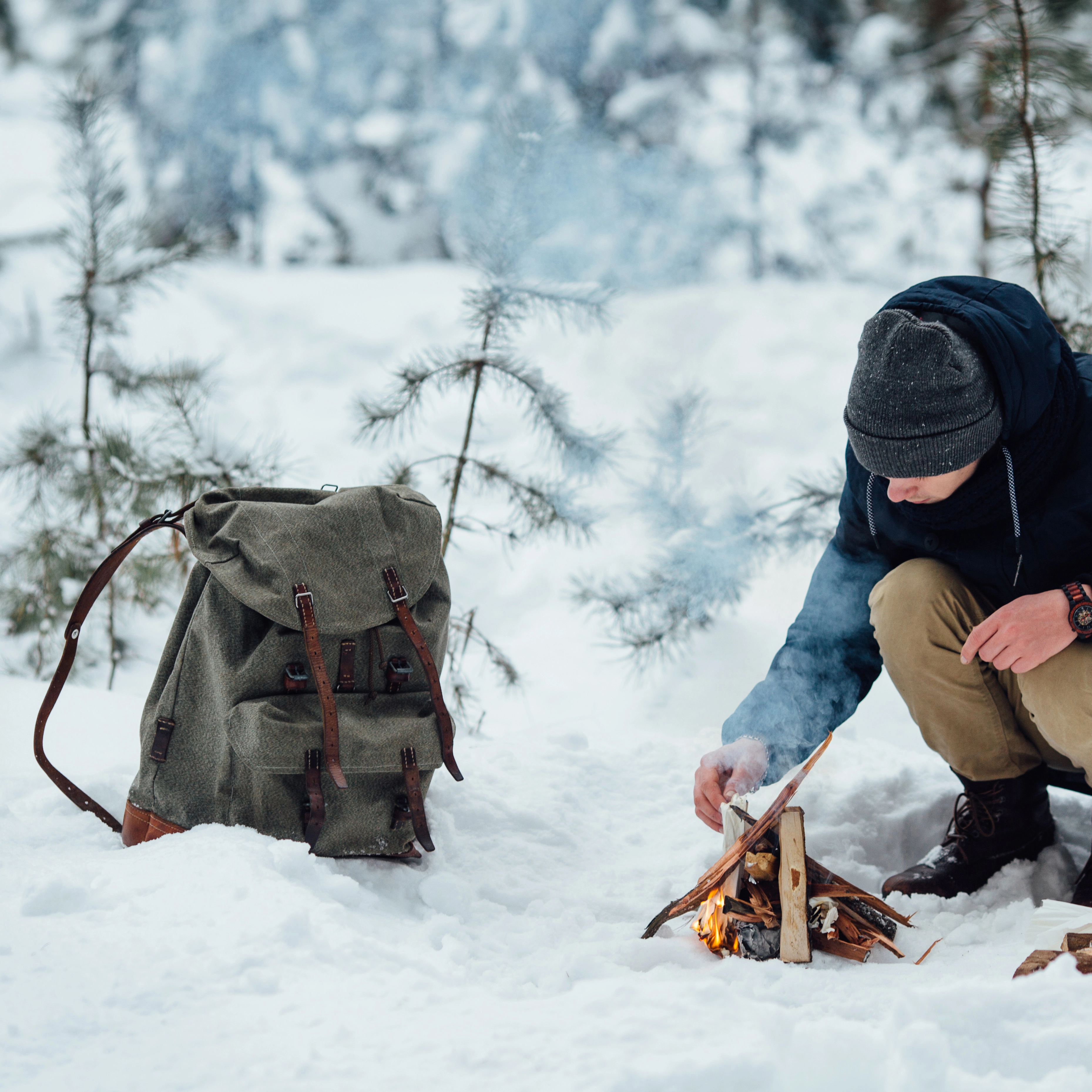 young-traveler-kindle-fire-that-would-warm-winter-forest_3717_3717.jpg