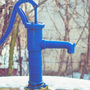 hand-water-pump-retro-style-old-water-pump_2278_2278.jpg