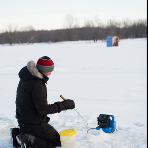 ice-fisherman-fishing-snowy-landscape_4754_4754.jpg